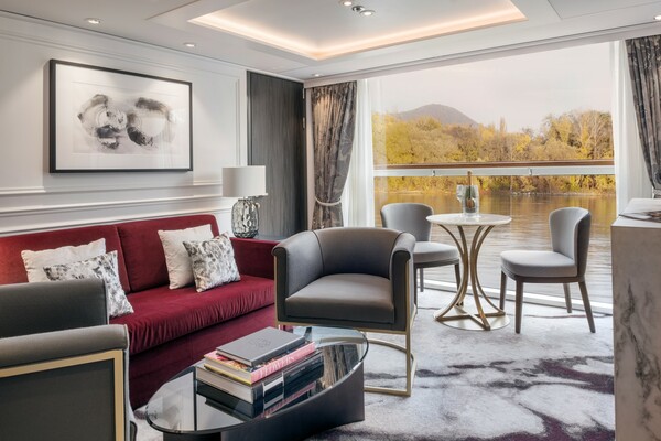 Uniworld S.S. Elisabeth Victoria - Royal Suite 4.jpg